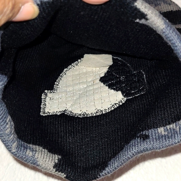 Boys 2-PC Jurassic World Camo Beanie Hat w/Solid Green Gloves NWT - Picture 7 of 10